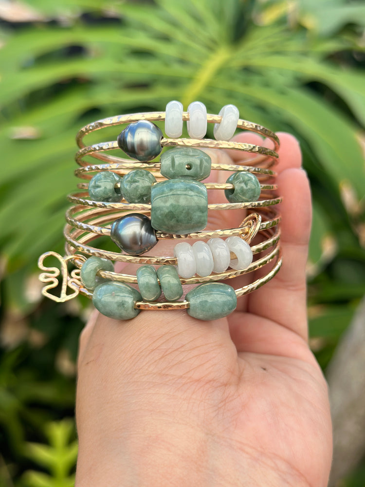 Jaded Liʻi Barrel Bangle in Burmese