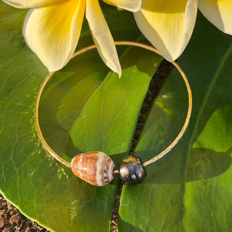 SZ 7 Chaldean Cone Shell W/ Baroque Tahitian