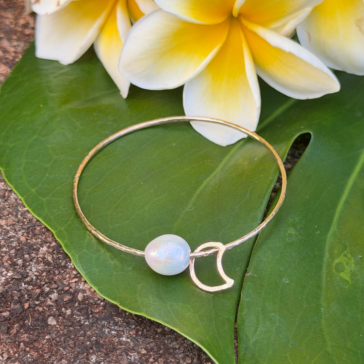 SZ 7.5 White Pearl Bangle w/Moon Charm
