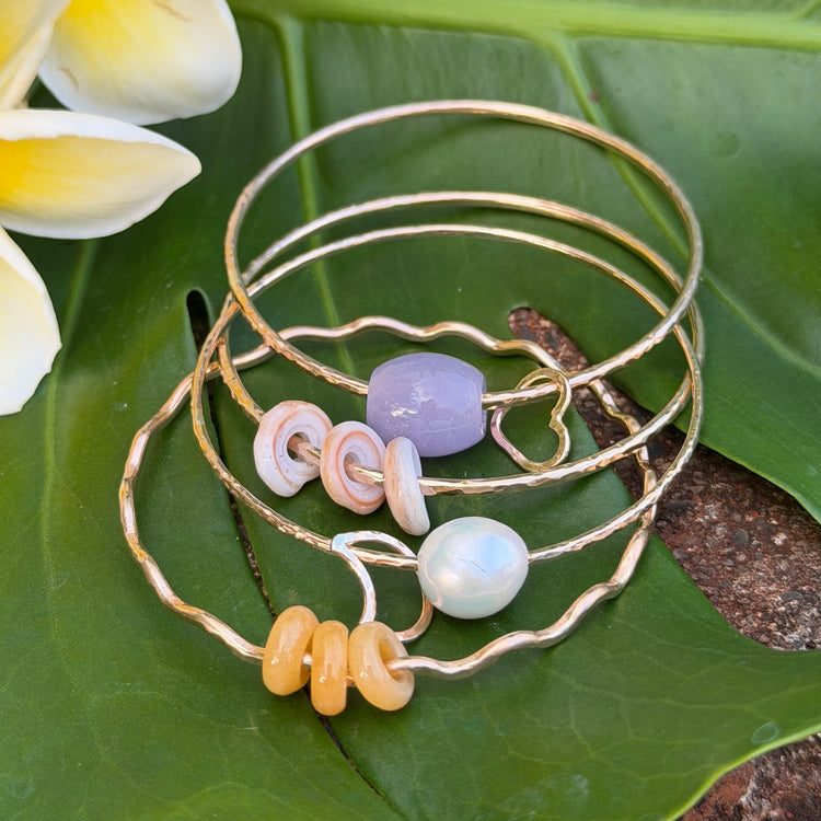 SZ 7.5 Puka Shell Bangle