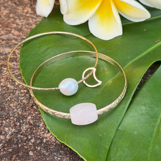 SZ 7.5 White Pearl Bangle w/Moon Charm