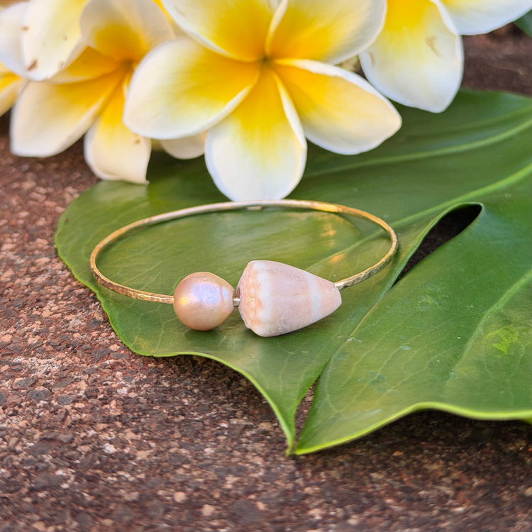 SZ 8 Pastel Cone Shell W/Pastel Edison Pearl