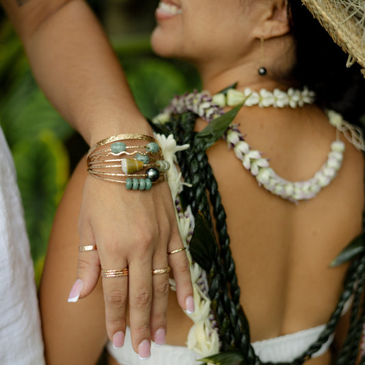 Jaded Liʻi Barrel Bangle in Burmese