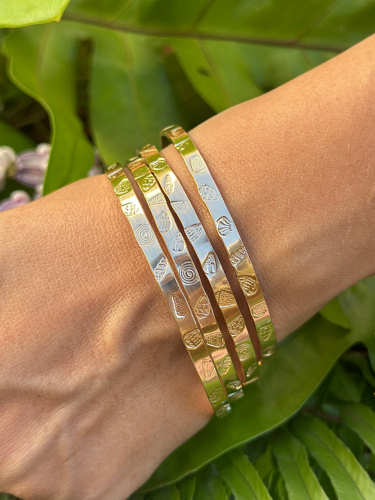 $95 SHELL LOVERS DREAM BANGLE