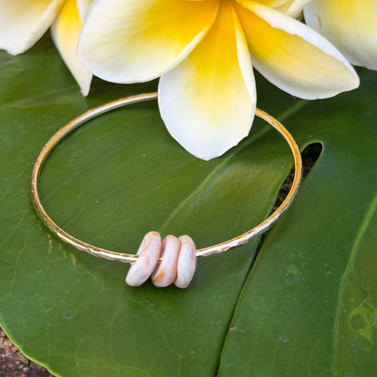 SZ 7.5 Puka Shell Bangle