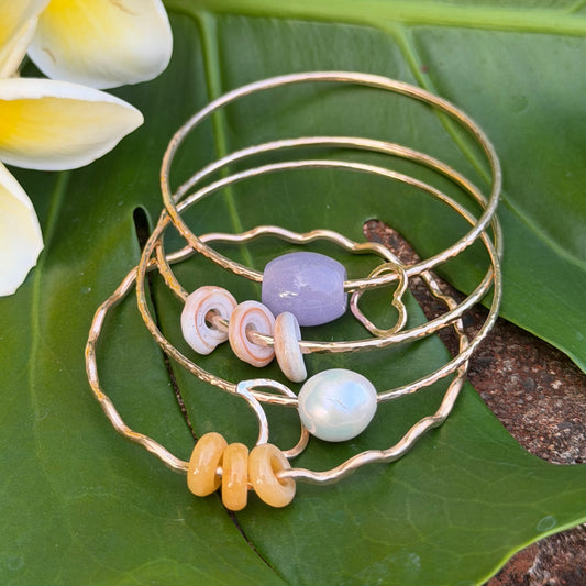 SZ 7.5 Puka Shell Bangle