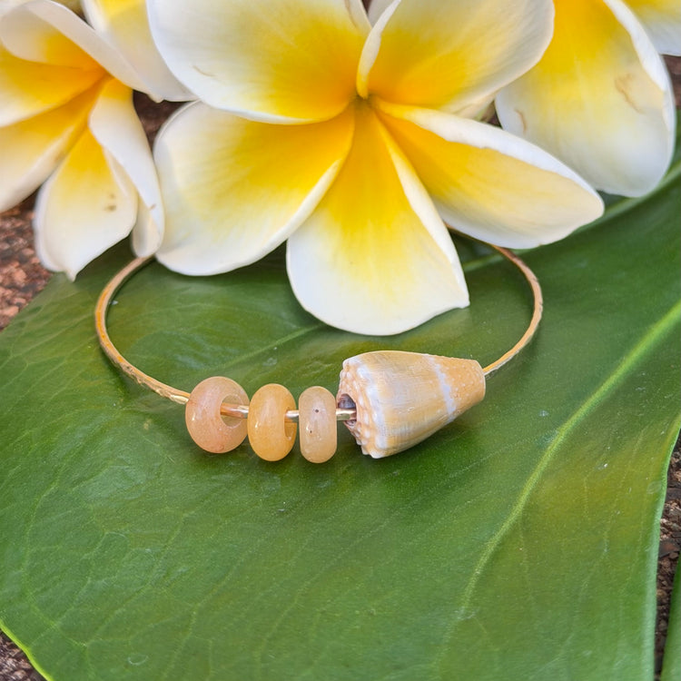 SZ 7.75 Yellow Cone Shell W/Yellow Jade Donut Beads