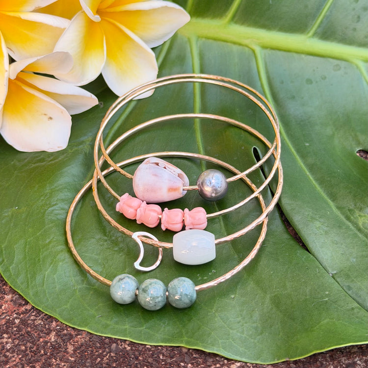 SZ 8.5 White Jade Barrel W/Moon Charm