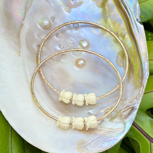 Keʻokeʻo Pua Kalaunu Bangle