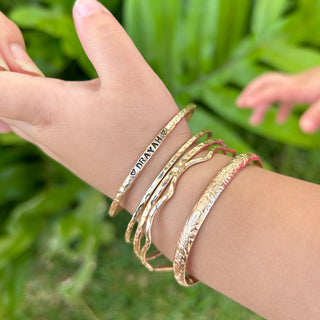 Keiki Wavy Bangle